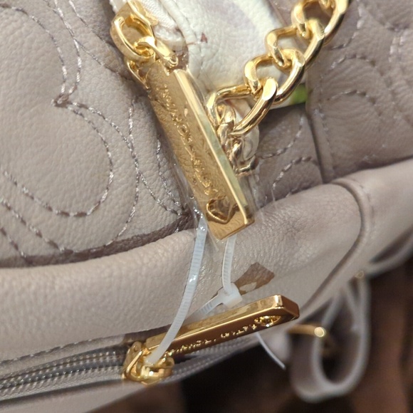 NWT Grey Betsey Johnson Heart Backpack With Removable Chain Pouch - Picture 3 of 8